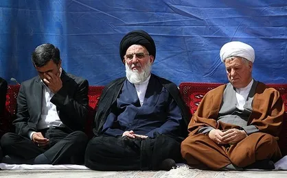 نگاهی به زندگی و زمانه رئیس جدید مجمع تشخیص/ ایستاده با لبخند