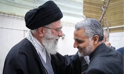 ماجرای گزارشی که رهبر شهید انقلاب برای ثبتِ عظمت کارهای شهید سلیمانی، آن را نزد خود نگه داشتند + فیلم