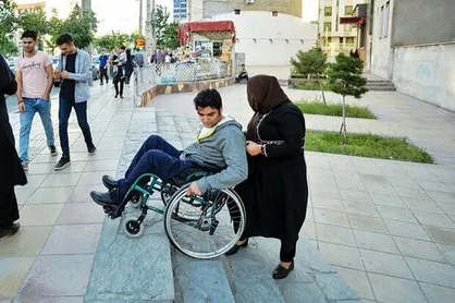 معاون وزیر راه و شهرسازی: رعایت کامل قانون حمایت از حقوق معلولان، شرط لازم برای افتتاح ساختمان&zwnj;ها و فضا&zwnj;های شهری