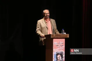 محسن مومنی در مراسم رونمایی از کتاب همسایه سدر و همسفر رود
