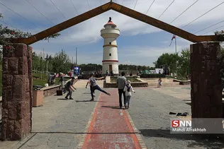 روز طبیعت در پل طبیعت تهران