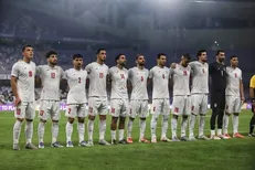 استقبال مردمی از تیم ملی ایران مقابل هتل محل اقامت در لس آنجلس + فیلم