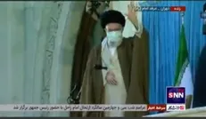 ابراز ارادت مردم هنگام ورود رهبر انقلاب برای سخنرانی در مراسم سی و سی چهارمین مراسم سالگرد امام خمینی (ره)