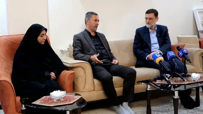 دیدار رئیس بنیاد شهید و امور ایثارگران با خانواده شهید آرمان علی&zwnj;وردی