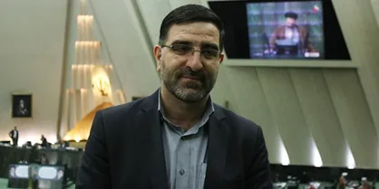 فیلم جلسه غیرعلنی مجلس را نماینده زاهدان گرفت؛ درازهی پخش کرد/ اسم نماینده&lrm;ای که به هیات رئیسه اهانت کرد را هم می&zwnj;دانیم اما اعلام نمی&zwnj;کنیم