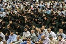 قرائت بیانیه دانش آموز بسیجی قبل از نماز جمعه