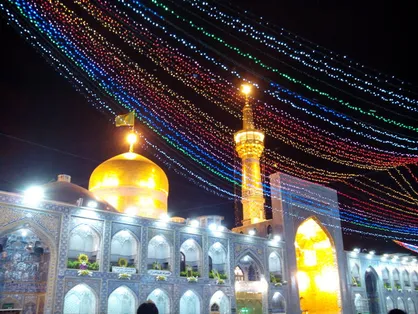 اهدای مجموعه&zwnj;ای از اسکناس و مسکوک به آستان قدس رضوی