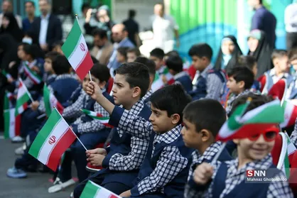 زنگ انقلاب در مدارس سراسر کشور نواخته شد