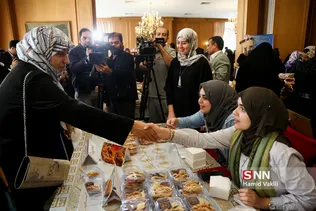 بازدید همسر دکتر محمدجواد ظریف وزیر امور خارجه از جشنواره غذا و صنایع دستی 