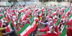 گلبانگ انقلاب در مدارس سراسر کشور طنین‌انداز شد