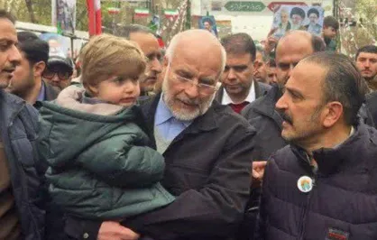 گفت&zwnj;وگوی صمیمانه مردم تهران با قالیباف رئیس مجلس شورای اسلامی در حاشیه حضور در راهپیمایی یوم&zwnj;الله ۲۲ بهمن