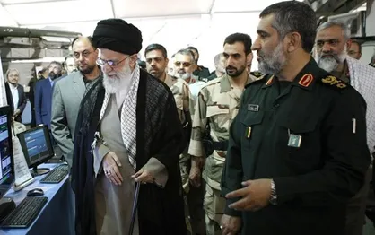انتشار فیلم جدید بازدید فرمانده معظم کل قوا از نمایشگاه هوافضای سپاه