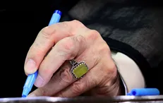 رهبر معظم انقلاب به نامه ارسالی دانش آموزان اشکذری پاسخ دادند