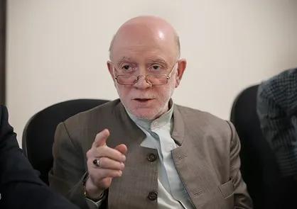 شما که نمی&zwnj;توانید اقتصاد مقاومتی را پیاده کنید چرا خود را در معرض رأی مردم قرار دادید/ تمام دستگاه دیوان&zwnj;سالاری در اختیار دولت است
