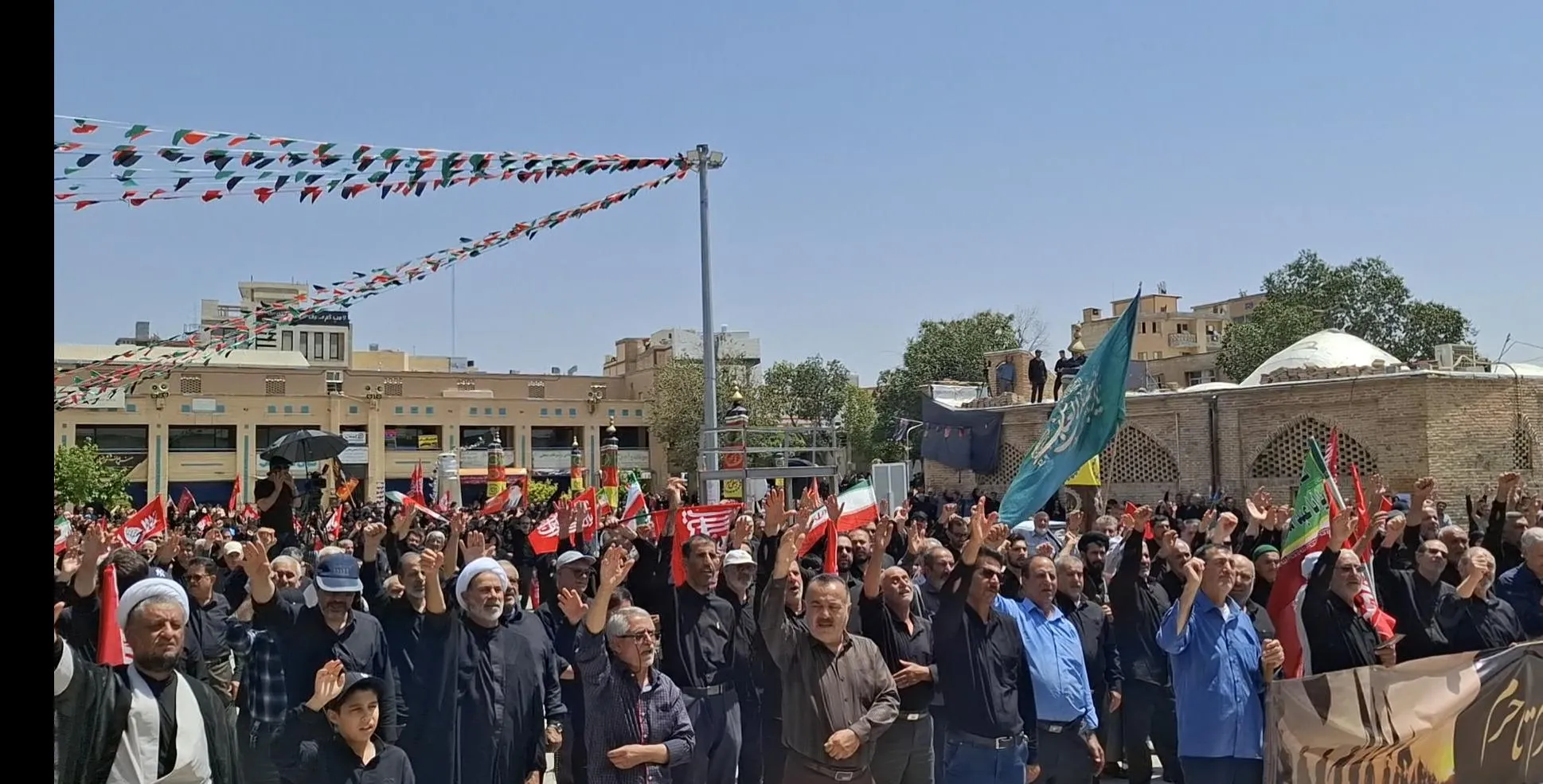 پناهِ اشک‌های دلدادگان اربعین در آستانه‌ امامزاده دوخاتون؛ وقتی زمین شهرکرد، کربلا می‌شود + فیلم