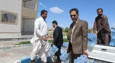 دانشجویان جهادی واحد زاهدان مواد غذایی با ارزش ۳۰ میلیون تومان بین سیل‌زدگان توزیع کردند