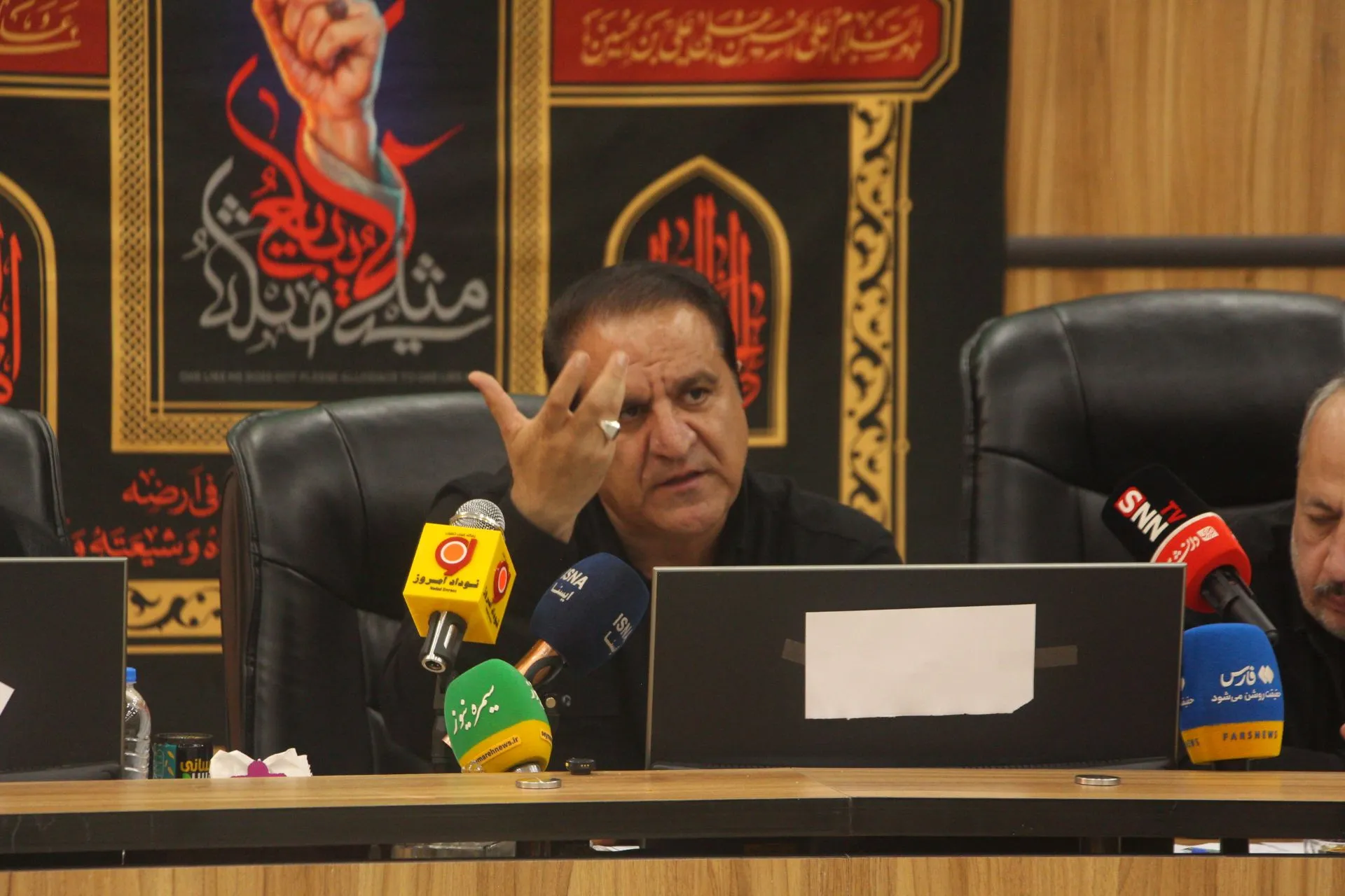 استاندار ایلام: شهرداری‌های ایلام بدون درآمد پایدار نمی‌توانند پاسخگوی بار سنگین اربعین باشند