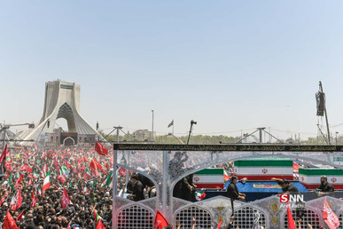 گزارش خبرنگار SNNTV از لحظات پایانی وداع مردم تهران با رهبر شهید انقلاب / خدایا شاهد باش این مردم کم نگذاشتند + فیلم