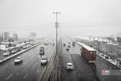 بارش برف و باران در جاده&zwnj;های ۷ استان و ترافیک سنگین در ورودی&zwnj;های تهران