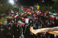 خروش حماسی کویرنشینان سمنان در شب ۱۳۷ اقتدار / طنین فریاد «انتقام» در خیابان‌های شهر+فیلم