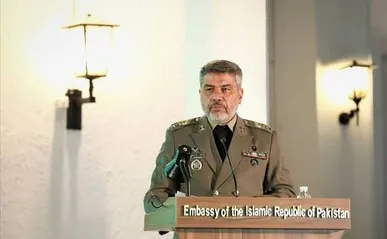 امیر دریادار مقدم: نیروی دریایی ارتش با قدرت از سواحل مکران حفاظت می‌کند