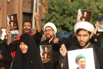 آذربایجان شرف دی پهلوی بیشرف دی؛ شعار مردم به زبان آذری در مراسم تشییع رهبر انقلاب + فیلم