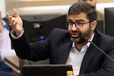 سقاب اصفهانی: اجرای تغییر قیمت بنزین در کرمان به‌دلیل برخی بی‌تدبیری‌ها متوقف شد/همان‌طور که برای استقلال کشور جنگیدیم، امروز باید برای خودکفایی تلاش کنیم + فیلم