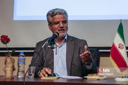 محمود صادقی: سربازان آمریکایی ناو لینکن نام &laquo;عملیات طبس&raquo; را در گوگل سرچ کنند