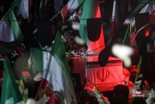 مراسم وداع با پیکر شهدای ناوشکن دنا در میدان تجریش تهران