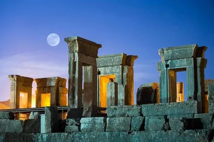سلبریتی&zwnj;ها بلای جان آثار تاریخی کشور/برای دیده شدن سلبریتی&zwnj;ها، تاریخ و فرهنگ سوخت