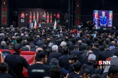 شام غریبان شهادت حضرت امام حسین(ع) در جوار محل شهادت قائد شهید و حرم رضوی + فیلم