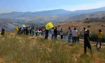 ده&zwnj;ها لبنانی حصار امنیتی میان مرز لبنان و فلسطین اشغالی را شکستند