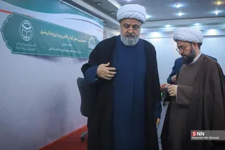 نشست  حمید شهریاری
