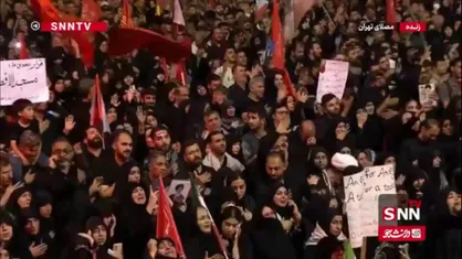 انتقال پیکر رهبر شهید از مصلی جهت آماده سازی برای مراسم تشییع فردا