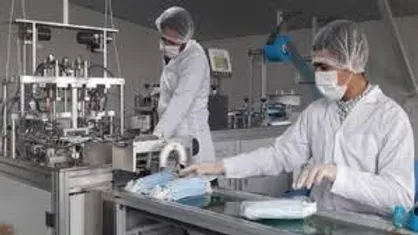 جهادگران دانشگاه&zwnj;هاى رودان روزانه ۵۰۰ عدد ماسک تولید مى کنند