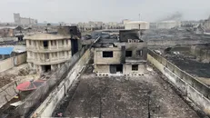 حمله‌ی جنایتکاران آمریکایی-صهیونیستی به انبار نفت کرج / خسارت به تأسیسات و منازل مسکونی اطراف + فیلم