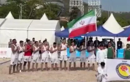 اختصاصی|پخش سرود ملی و اهتزار پرچم کشورمان پیش از آغاز بازی هندبال ساحلی بین تیم ایران و فیلیپین