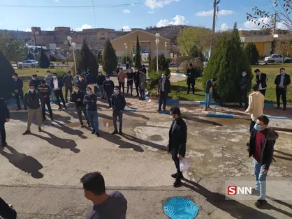 جمعی از دانشجویان علوم پزشکی دانشگاه یاسوج در اعتراض به مشکلات آموزشی تجمع کردند