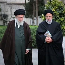 لحظاتی از برخی دیدارها و گفت‌وگوهای شهید رئیسی با رهبر انقلاب + فیلم