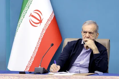 پزشکیان: نظام آموزشی کشور نخبه پرورش می&zwnj;دهد؛ اما بستر مناسبی برای حفظ آنها وجود ندارد