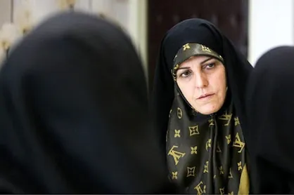 بسیج دانشجویی دانشگاه آزاد اهواز کتاب &laquo;اخلاق جنسی در اسلام و جهان غرب&raquo; را به مولاوردی اهدا کرد