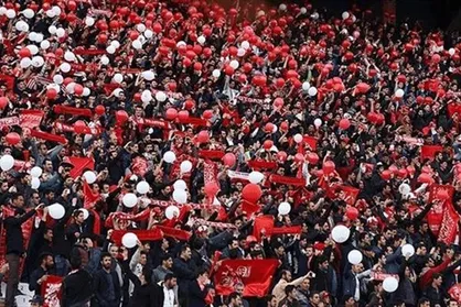 ماشین آب&zwnj;پاش برای برخورد با هواداران تراکتورسازی! +عکس