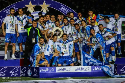 نابینا شدن هوادار استقلال ارتباطی به جشن قهرمانی نداشت!