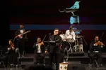 نسرت «راز و نیاز» سالار عقیلی خواننده موسیقی سنتی ایران شب گذشته ۲۵ بهمن در چهلمین جشنواره بین‌المللی موسیقی فجر در تالار وحدت برگزار شد.

این کنسرت با اجرای «با تو نگفته بودم» آغاز شد و سپس سالار عقیلی عنوان کرد: خوشحالم که امشب در خدمت شما هستم. در آغاز قطعه «حانیه» (با تو نگفته بودم) را تقدیم کردم که از ساخته های هنرمند خوب کشورمان فرید سعادتمند است.

کنسرت «راز و نیاز» با اجرای «ایران جوان» با شعری از زنده‌یاد بیژن ترقی به پایان رسید.