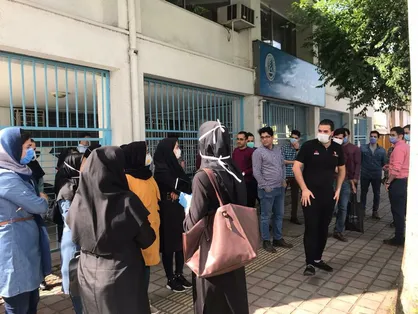 پرستاران گیلانی در اعتراض به قرارداد&zwnj;های ۸۹ روزه تجمع کردند