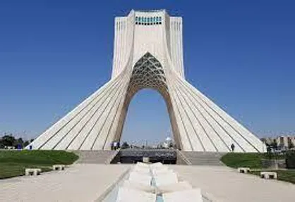 برج آزادی در ایام عید فطر باز است