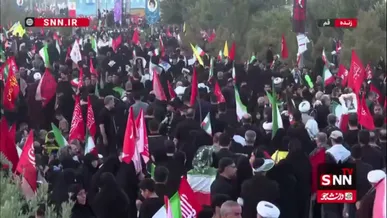 باتوجه به این که درهای ورودی از شدت حضور جمعیت بسته شده است اما حرکت زائران به سوی جمکران ادامه دارد