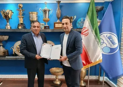 پست جدید مجری تلویزیونی در تیم استقلال / کری خوانی برای پرسپولیسی&zwnj;ها در فضای مجازی + عکس
