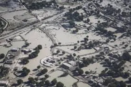 کمک ۳۲۴ میلیون تومانی نمازگزاران استان تهران به سیل&zwnj;زدگان