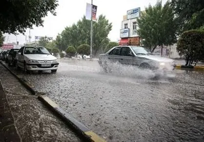 وزش تندباد و آبگرفتگی موقت در ۳ استان/ رگبار و رعد و برق در برخی مناطق کشور